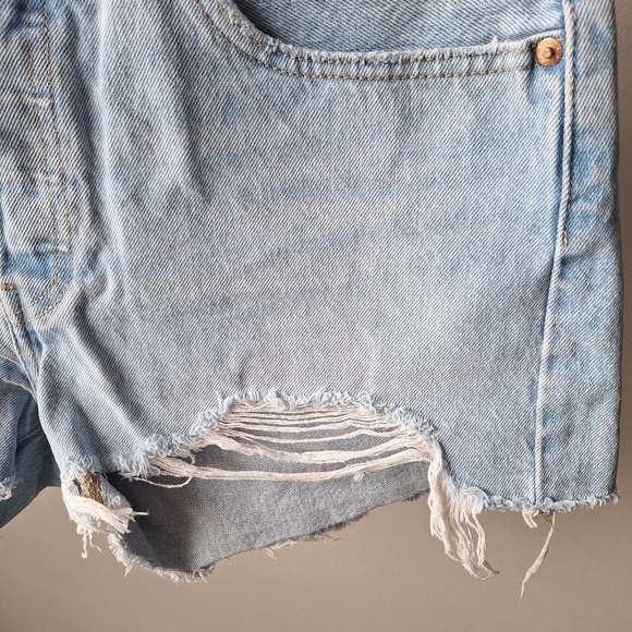 NWOT Levi's 501 high waisted shorts - Picture 2 of 9